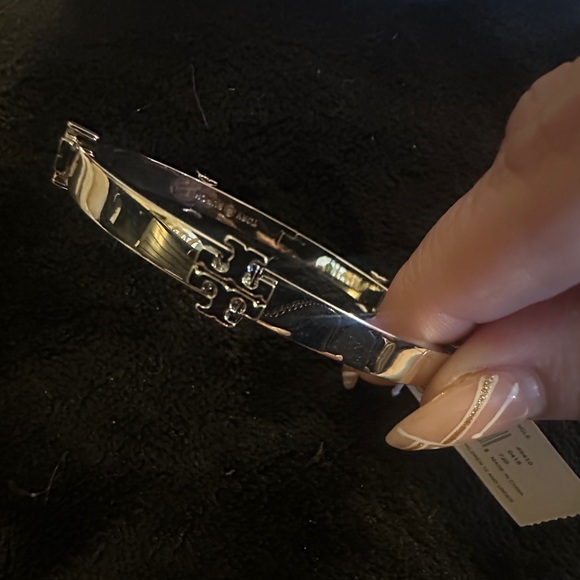 Tory Burch Silver Bangle Logo Bracelet - Picture 1 of 4